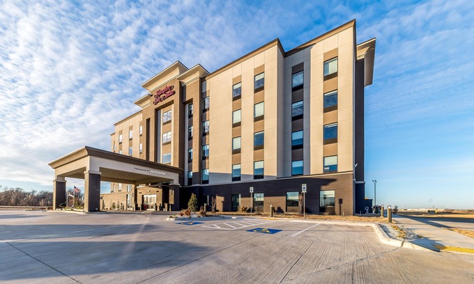 Lusta Hotel | Hampton Inn & Suites Pryor
