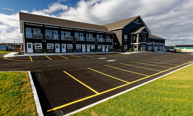 Paradise Hotel | Crossroads Inn & Suites