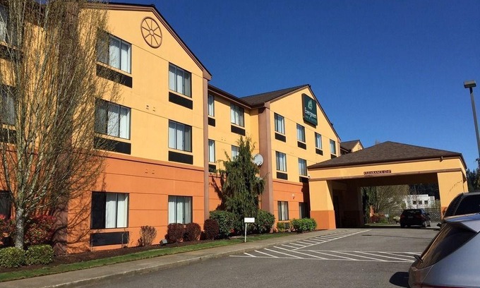 Monroe Hotel | Evergreen Inn & Suites
