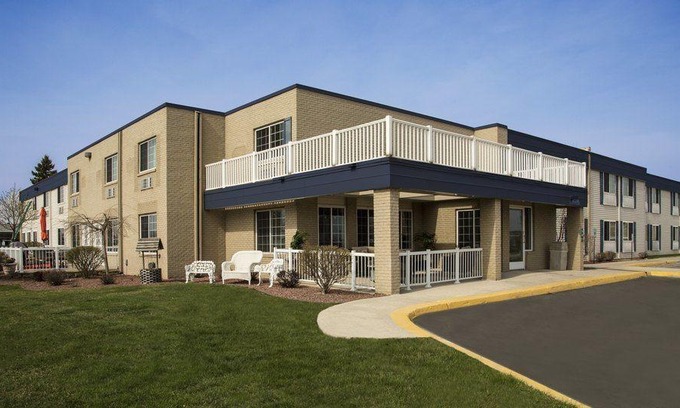 Manitowoc Hotel | Harbor Town Inn