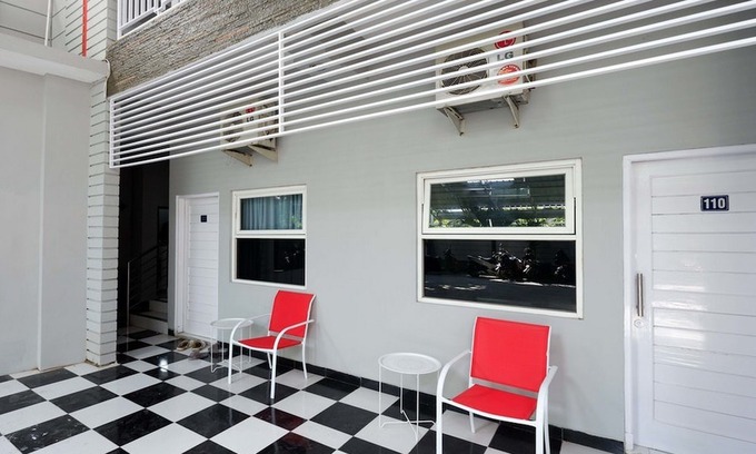 Laweyan Hotel | RedDoorz Near Solo Square 3