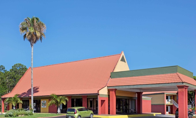 Cocoa Hotel | Days Inn by Wyndham Cocoa Cruiseport West at I-95/524