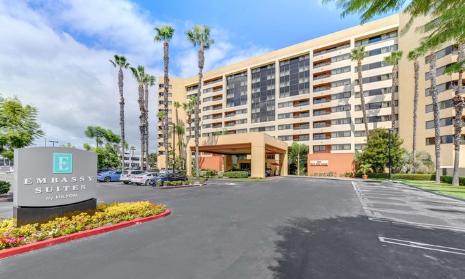 Orange Hotel | Embassy Suites by Hilton Anaheim-Orange
