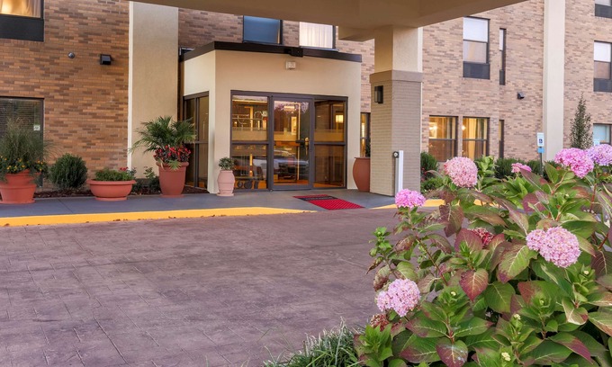 Beaumont Residential Hotel | Hampton Inn Lexington South