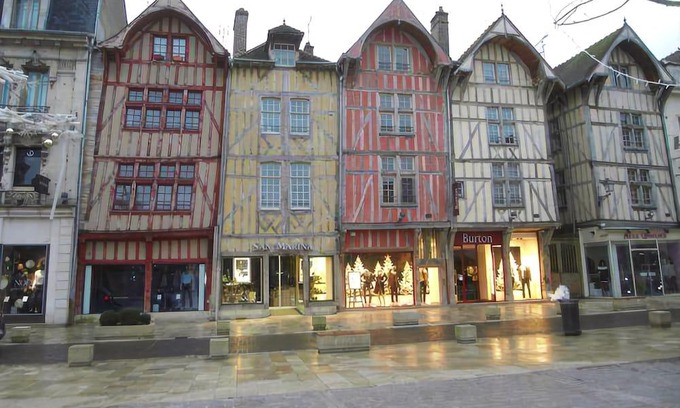 La Chapelle-Saint-Luc Hotel | Brit Hotel Essentiel Troyes Aéroport