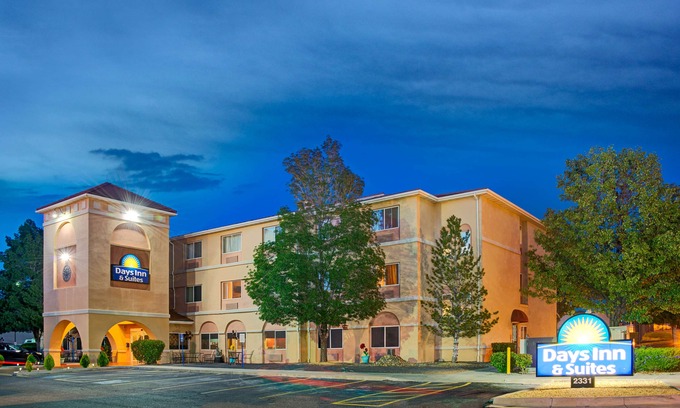 Victory Hills Hotel | Days Inn & Suites by Wyndham Airport Albuquerque