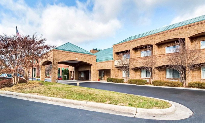 Salem Hotel | Comfort Suites Inn at Ridgewood Farm