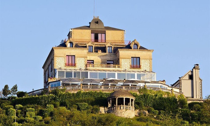 Rolleboise Hotel | Domaine de La Corniche