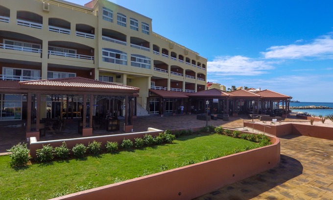 Pelican Key Hotel | Simpson Bay Resort, Marina & Spa