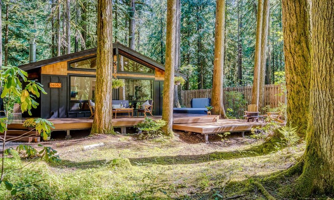 Zigzag Cabin | Charming, dog-friendly cabin with deck, firepit, grill, hot tub, fireplace & W/D