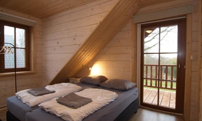 Linde Villa | Albert wooden house in wooded area with beautiful views over the countryside