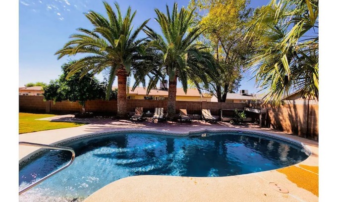 Glendale House | Cheerful Private Pool Oasis! 2 miles to Stadiums!