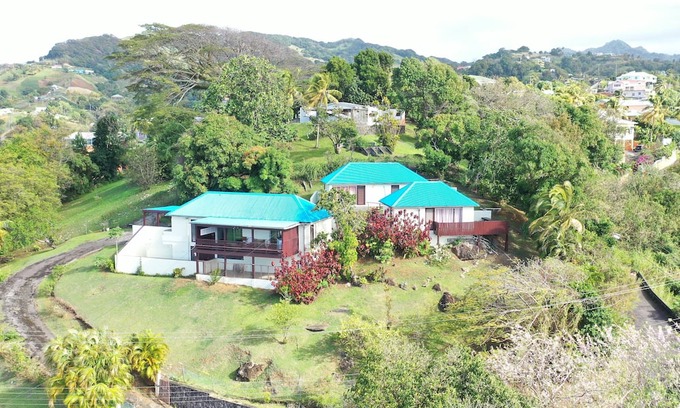 Kingstown House | Amazing views, close to supermarkets, shopping, beaches