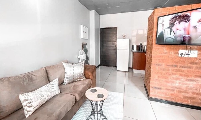 Braamfontein Apartment | City living by Nelson Mandela bridge
