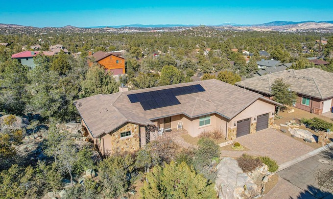 Prescott House | *luxury living in this spacious and stylish home, Min From Downtown!