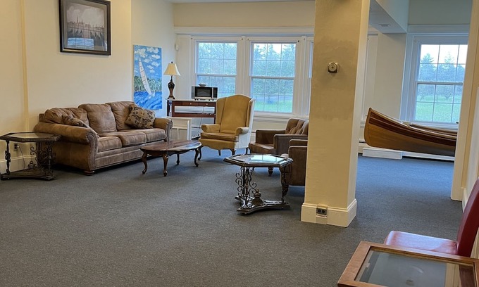 Athol Springs Bed & Breakfast | 7 GUEST ROOMS - SUNCLIFF FAMILY SUITE ON LAKE ERIE!! Football & Family Fun!