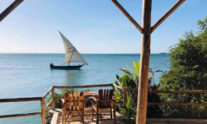 Kidoti Apartment | Ocean View Room at The Adventure Villa + Breakfast