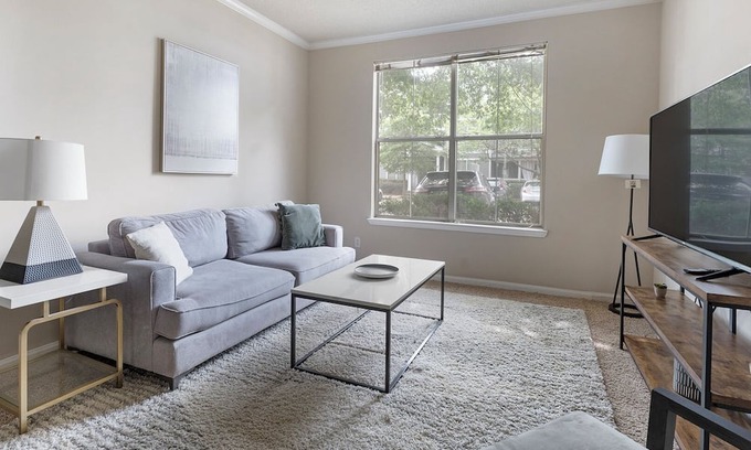 Collierville Apartment | Modern Apartment in Prime Location (ID5170X6)