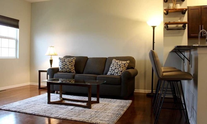 Des Moines House | Downtown 2BD 2.5BA townhouse w/free garage parking
