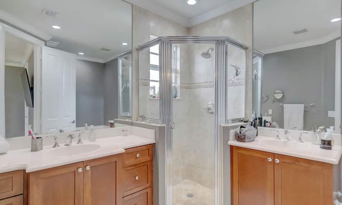 Lake Ridge House | Beach house with heated pool and toys