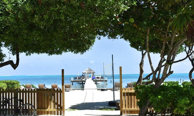 Caye Caulker House | Hidden Gem Cabana Pool AC Dock Access Paddleboards-Sleeps 5