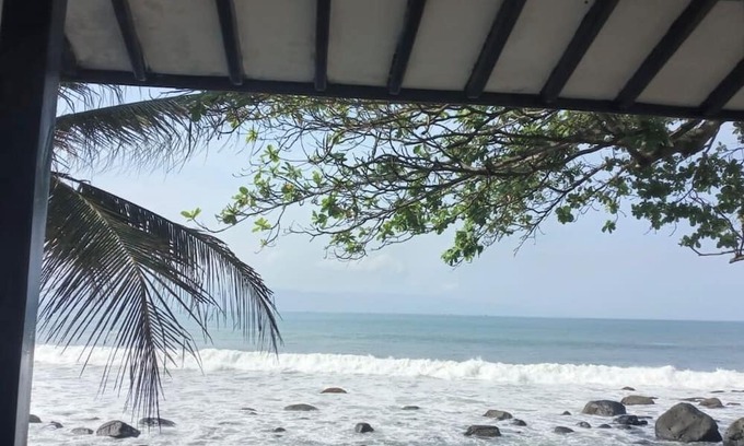 Cikakak Resort | La Plage Beach Club & Resort