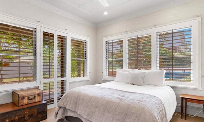 Bathurst Apartment | Cozy renovated studio/study in Grand home. Garden & pool access - 2 mins to CBD.