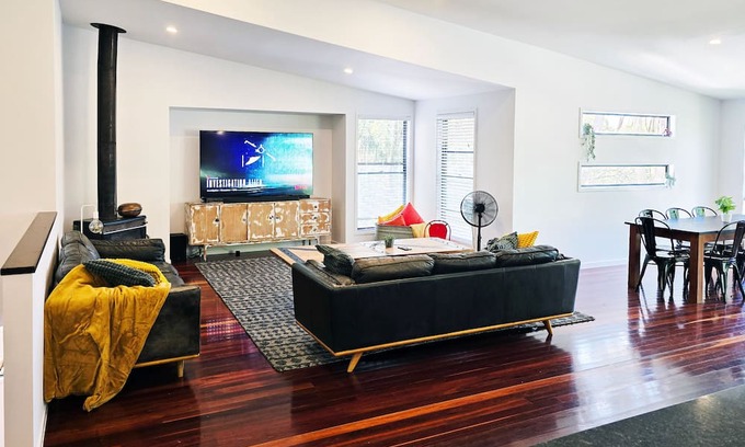 Sunshine Coast House | Split level multi-family tropical beach house