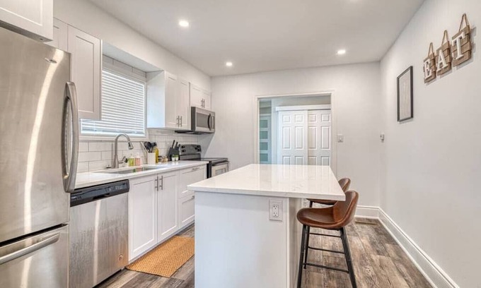 Kirkendall North House | Hunter - Main · White Kirkendall - Mins to DT Hamilton- 3 Bed Home