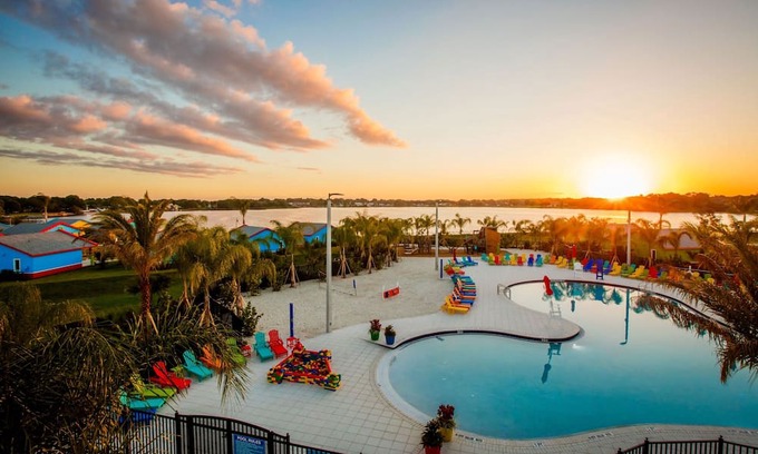 Cypress Gardens House | Adventurer's Dream Room, LEGOLAND Hotel, Mini Golf Excursion, 2 Family Stays