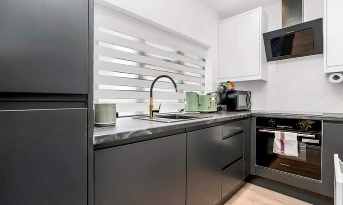 Uxbridge South Apartment | Stylish and cozy flat near Heathrow
