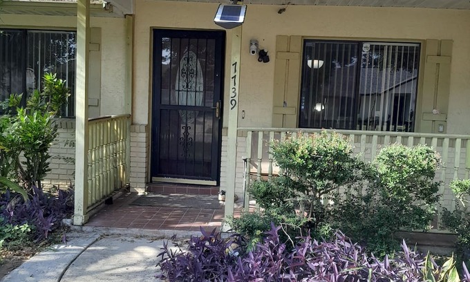 Fairvilla House | 3-bedroom house w/central AC, WI-FI Orlando Universal studios by Bus <1 Hour
