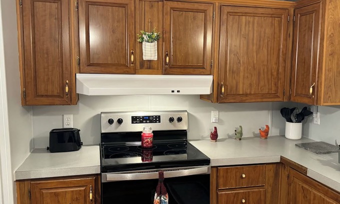 Schuyler Falls House | Charming 2-bedroom house with AC, WiFi in enchanting Schuyler Falls
