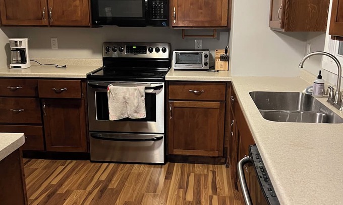 Appleton House | Clean two-bed house with garage.