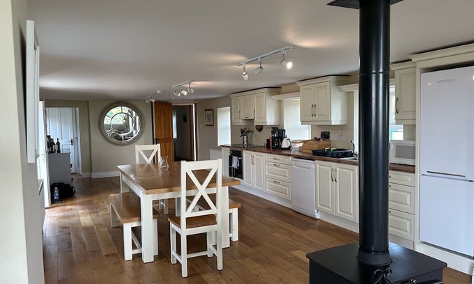Hook Head House | Gorgeous renovated farmhouse with sweeping views of lush farmland!