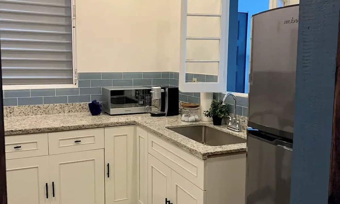 Fort George House | Charming and Cozy 3 Bedroom Colonial House in the Heart of Belize Tourist Center