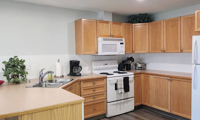 Red Deer Condo | Beautiful One Bedroom (Plus A Den) Condo on Devonshire on the Park