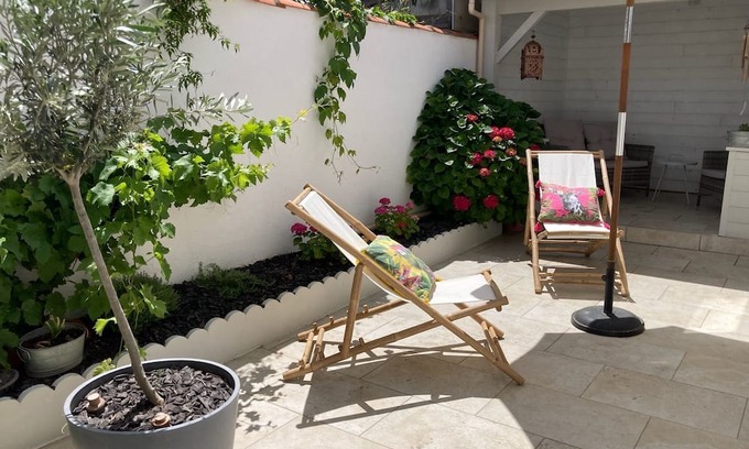 Rochefort House | Maison Dartiste de Plain Pied 3 Avec Patio Fleuri au Calme