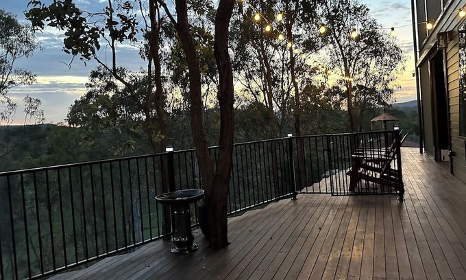Kooralbyn Apartment | Self Check In, getaway with stunning views of Boomerang Lagoon and Mt Kooralbyn.