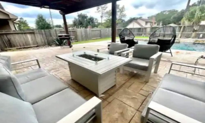 Barker House | Your home away from home, 6beds,Pool,Backyard,Parking,Pool table, pet friendly
