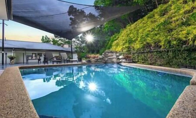 Mooroobool House | Scenic 5BR Retreat: Sea, City, & Mountain Views