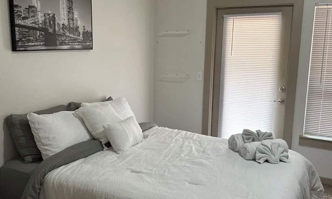 Central Oklahoma City Apartment | Clean & simple 1 bdrm 5 mins from OKC intl airport