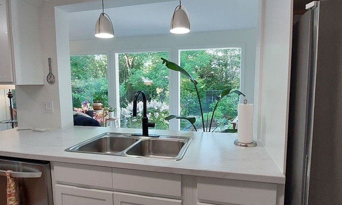 Yarmouth House | Lovely 2-bedroom accommodation with private garden minutes from Maine ferry.