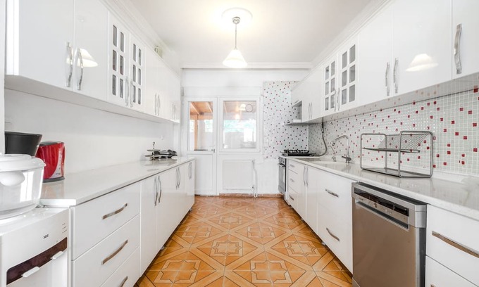 Urla Apartment | Seaview House w Balcony and Shared Garden