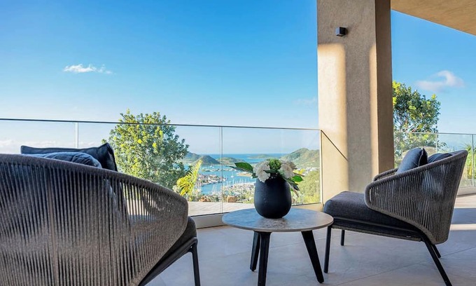 Fryes Beach Apartment | Luxury Cottage with ocean views, large 1-bedroom, AC and close to Jolly Harbour