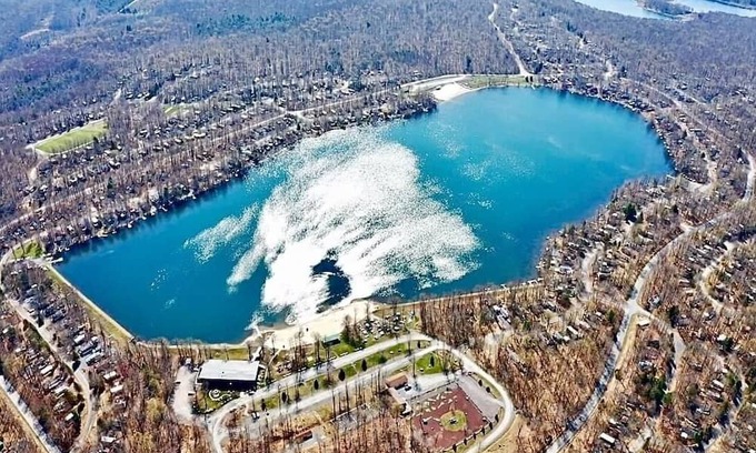 Gouldsboro Cabin | NEW LISTING! Cozy Pocono Retreat by Eagle Lake- Relax & Unwind by RedAwning