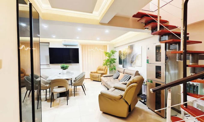 Da Dong Apartment | Beautiful penthouse apartment in Shenyang with full amenities, kitchen, WiFi, AC