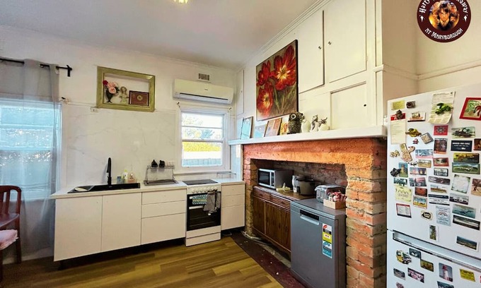 Maryborough Cottage | Harry Potter home in Maryborough, Victoria. Central located, cozy and spacious