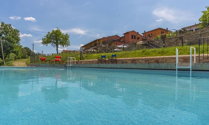 Laterina Apartment | Nice apartment for 6 people with pool, A/C, WIFI, TV and parking, close to Arezzo