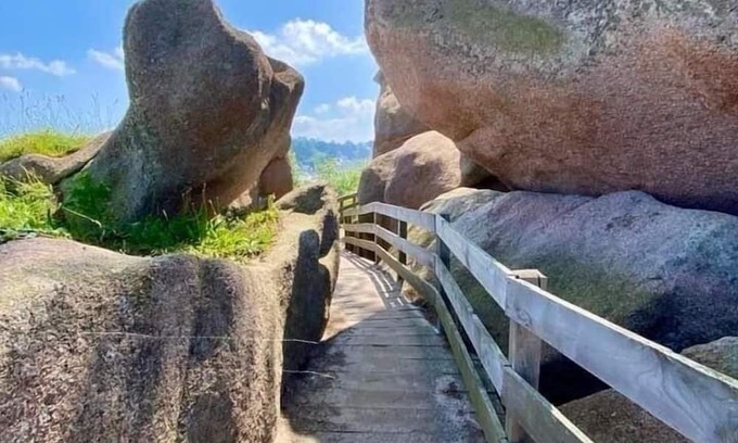 Caurel House | Piscine Intérieure, Terrain Clos 6000m2, Accès Pmr, à 2 pas du Lac, 8 Personnes